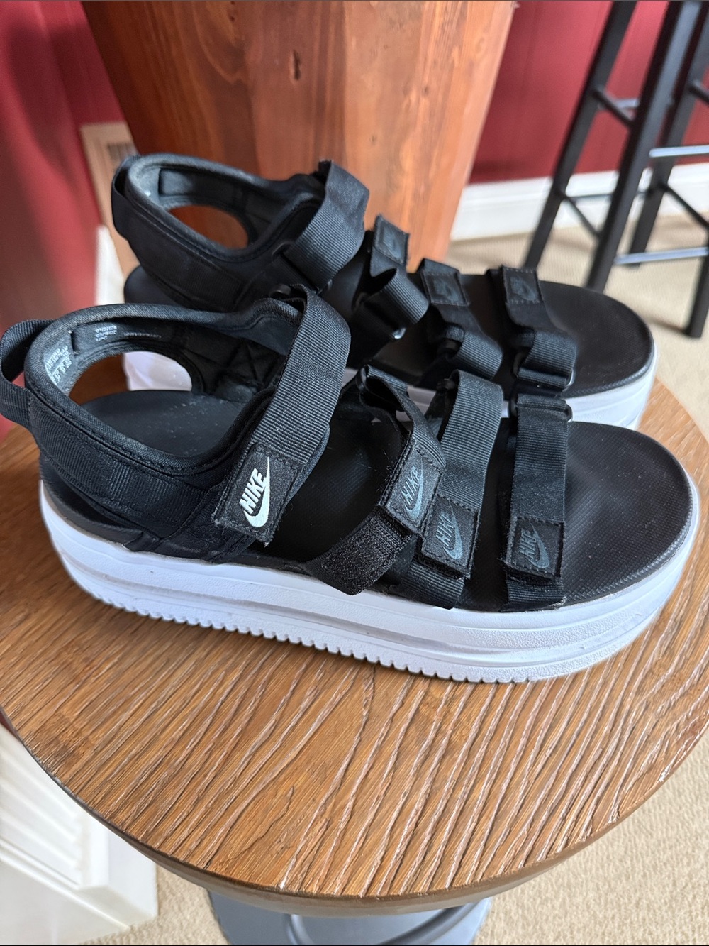 Nike Icon Classic Platform Sandals
Womens Size 9 Black White
